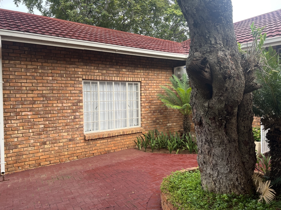 4 Bedroom Property for Sale in Geelhoutpark North West